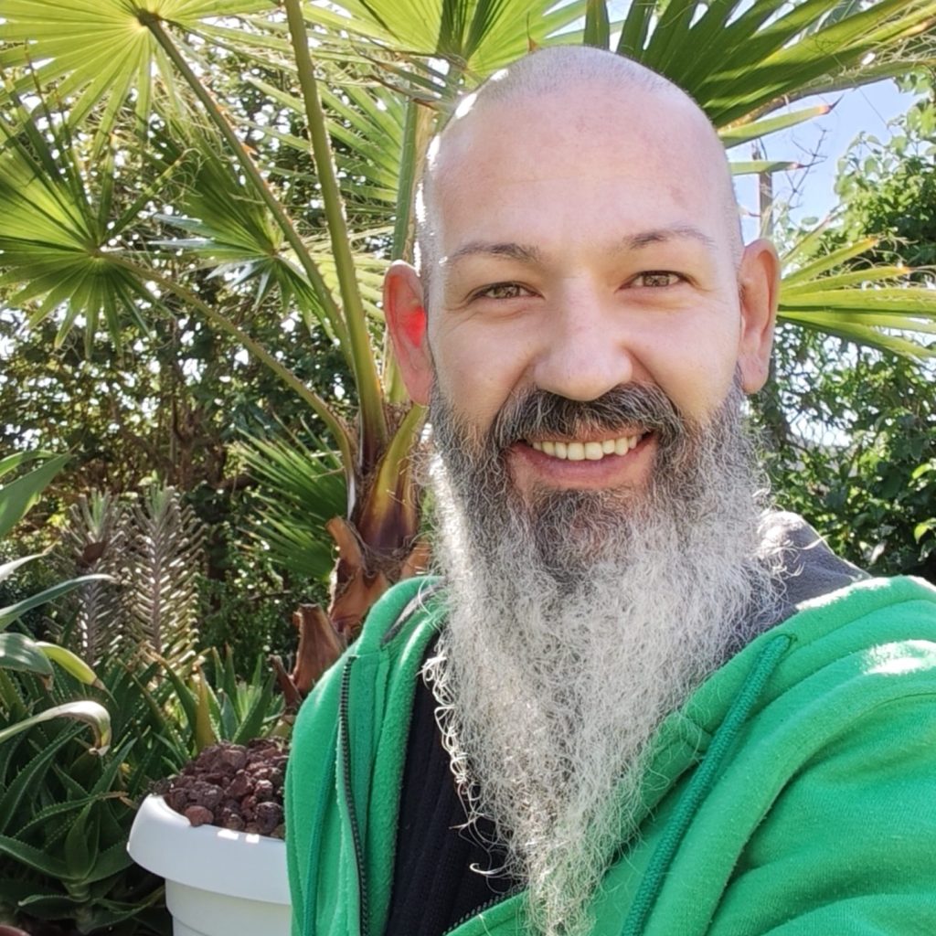 ארז נוי מטפל הוליסטי